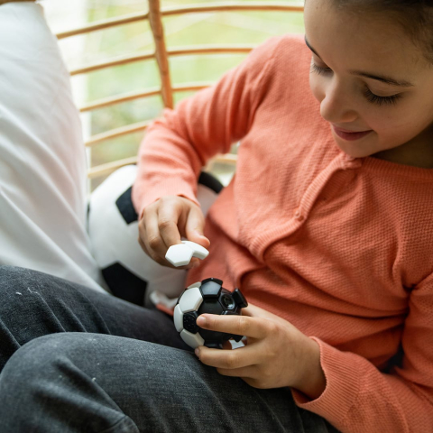 Smart Games – Plug & Play Ball, joc de logică, 6+ ani  Descriere produs: [3]