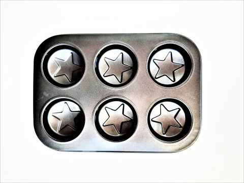 Articole Bucatarie - Tava pentru briose cu 6 compartimente, model stelute,26.5x18.5 cm