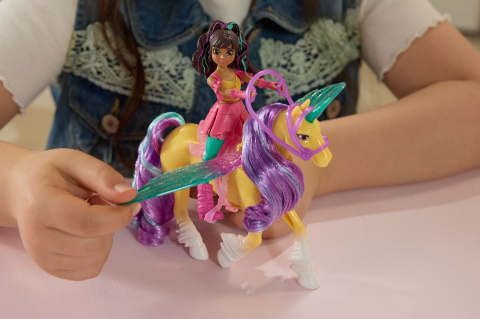 UNICORN ACADEMY SET MAGIA ARIPILOR CU PAPUSA AVA SI UNICORNUL LEAF CU ACCESORII [4]