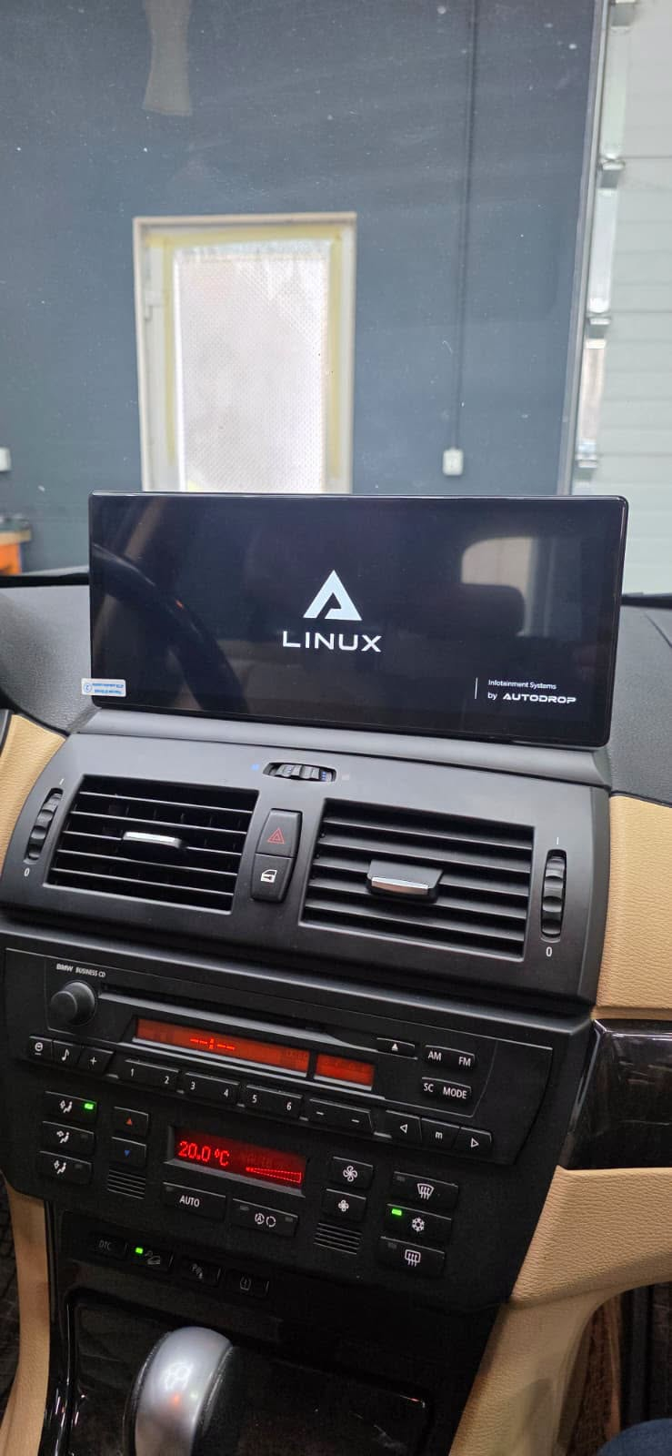 Proiect finalizat: Upgrade multimedia Autodrop BMW X3 – gama Linux