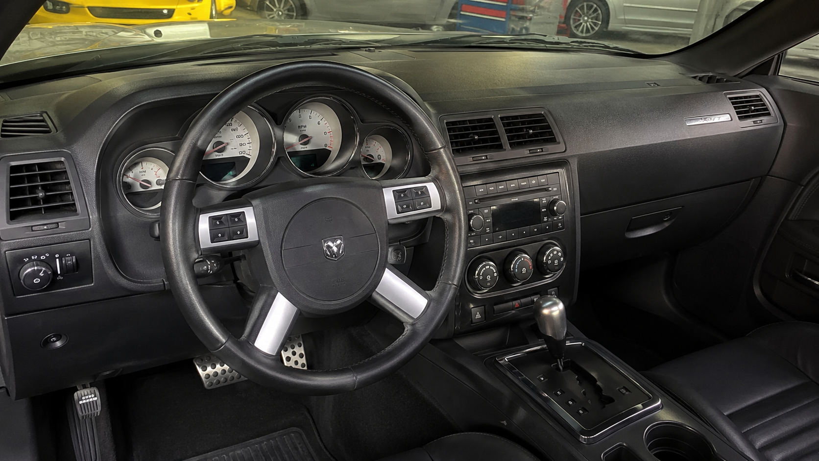 Proiect finalizat: Upgrade multimedia Autodrop Dodge SRT 2012