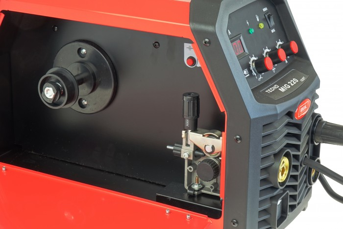 Aparat sudura semi-automat MIG/MAG, putere minima sudura: 30A, putere maxima sudura: 220A, putere: 5,5kW, putere: 230V, mod sudura: FLUX / MIG-MAG / MMA [2]