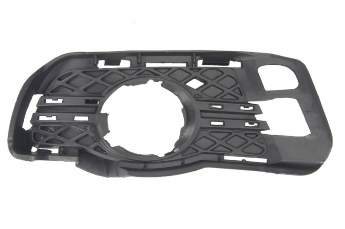 Ornament bara Fata Dreapta (cu loc de sipci, cu gauri pentru lampa de ceata, plastic, negru) potrivit MERCEDES C T-MODEL (S204), C (W204) 01.07-08.14 01.07-03.11 [1]