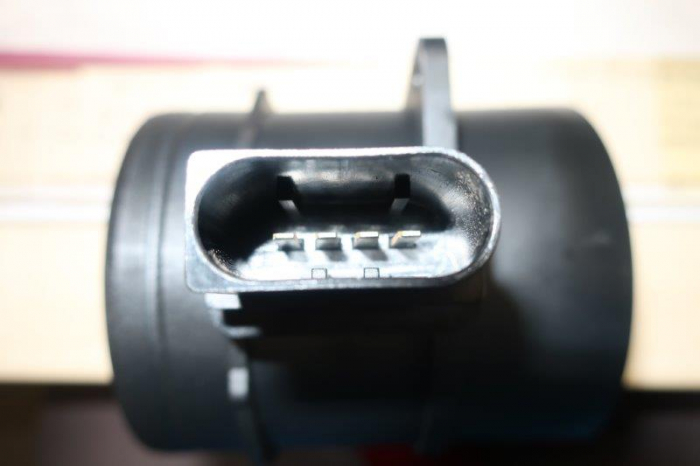 Senzor debit aer (4 pin) potrivit MERCEDES G (W461), SPRINTER 3,5-T (B906), SPRINTER 3-T (B906), SPRINTER 4,6-T (B906), SPRINTER 5-T (B906), VIANO (W639), VITO / MIXTO (W639) 2.0D-3.0D 09.03- [1]