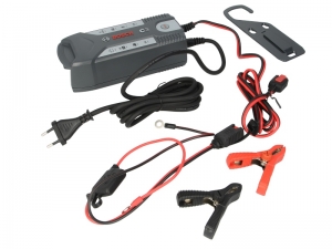 Service acumulatori - Redresor curent incarcator Bosch C3 acumulatori 12/b curent incarcare 3,8 6v 14Ah