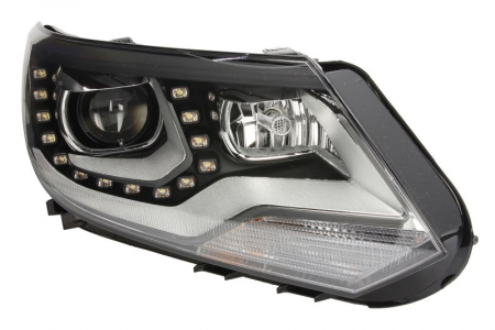 Piese Auto - Far dreapta (D3S/H7/LED, reglaj electric cu motoras, cu reglarea adaptiva a luminii de drum, cu lumini de zi, fundal cromat) VW TIGUAN 2011-2016