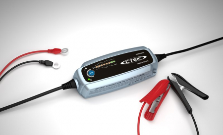 Service acumulatori - Incarcator baterii 12V, curent de incarcare 5A LITHIUM XS de baterie de acumulatori LiFePO4 (tehnologie fosfat-fier-litiu)
