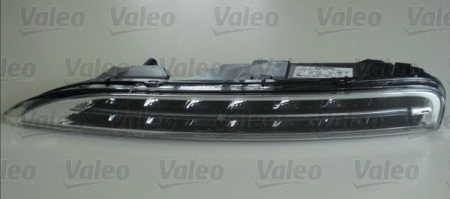 Semnalizator - Lampa semnalizare fata Stanga (transparent, LED) potrivit PORSCHE CAYENNE 3.0D-4.8 06.10- 06.10-09.17