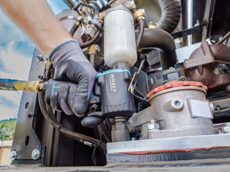 Surubelnita electrica diametru extern 1/2", 1200 Nm, putere 610 Nm, 8800 rev./min., consum aer: 127,4 l/min., greutate: 1,25 kg [3]