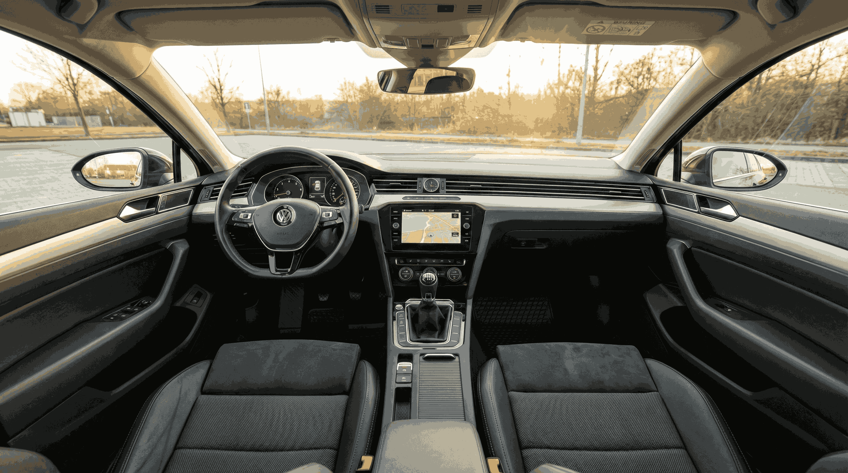 Cum să-ți păstrezi mașina "ca nouă": 5 accesorii care oferă confort acum și valoare la revânzare