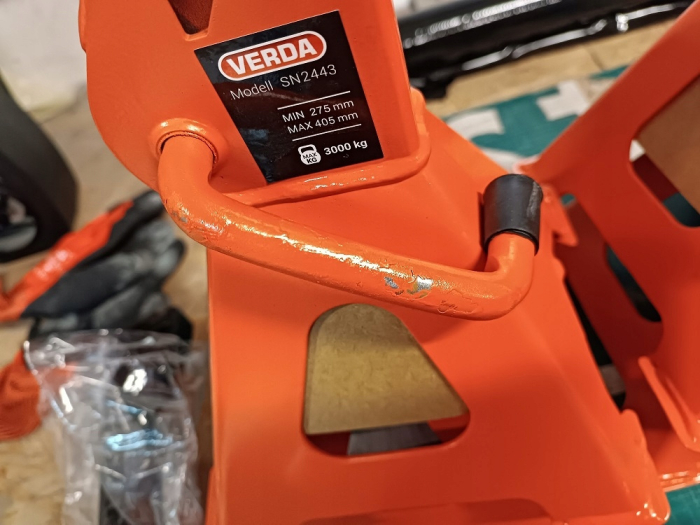 Set Cric hidraulic de 2,5 tone + doua suporturi cu o capacitate de ridicare de 3T [16]