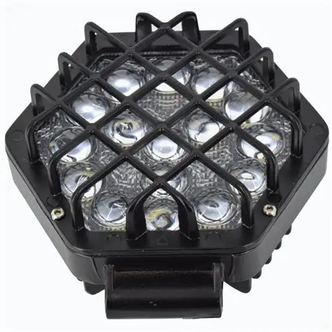 Electrice Auto - Proiector LED Auto 48W cu Protecție Grătar – 16 LED-uri, Tip Flood, 12-24V (16 cm)