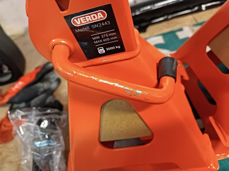 Set Cric hidraulic de 2,5 tone + doua suporturi cu o capacitate de ridicare de 3T [15]