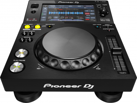 Multi-player compact Pioneer DJ XDJ-700 [1]
