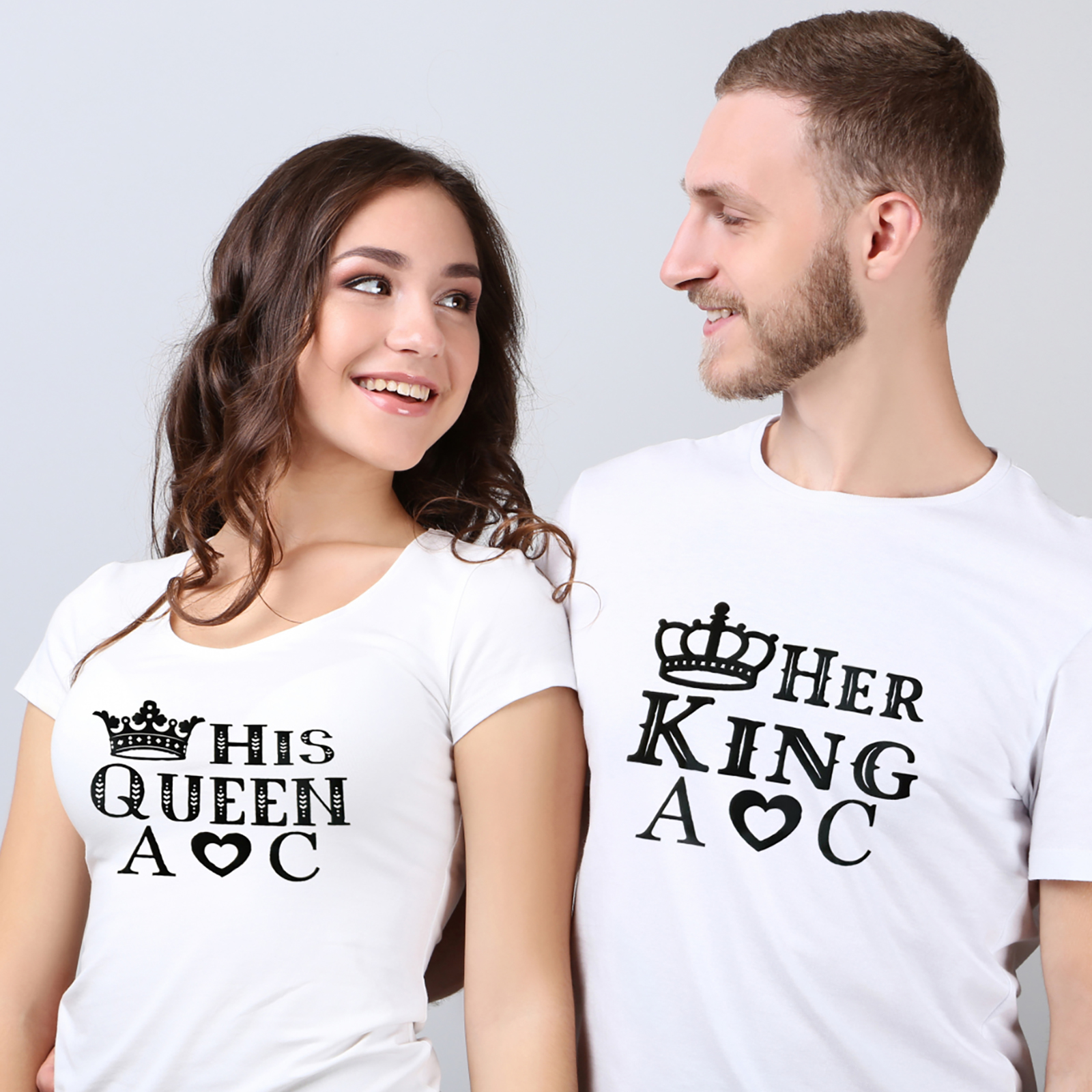 Descoperă Dragostea Regală: Setul de Tricouri Personalizate pentru Cupluri Indrăgostite