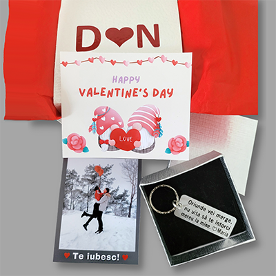 Set cadou peronalizat pentru cuplu, gata de a fi oferit de Valentine's Day,