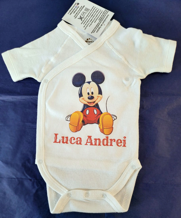 Set cadou pentru baietel nou nascut, body bebe personalizat din bumbac cu nume, bratara, felicitare si cutie cadou [3]
