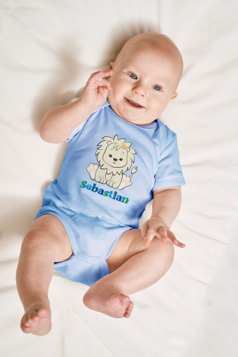 Body bebe personalizat din bumbac, pentru baietel, cu nume si leu [3]
