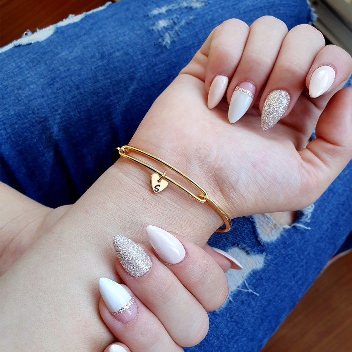 Bratara bangle placata cu aur, fixa, personalizata, cu inimioara gravata cu o initiala [3]