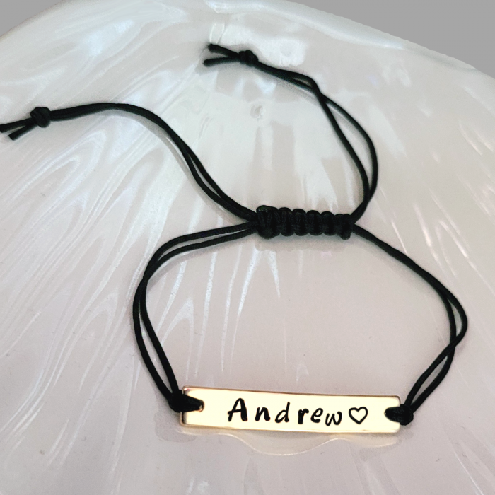 Bratara barbat personalizata cu nume gravat pe placuta placata cu aur, cu snur ajustabil inchidere macrame [4]