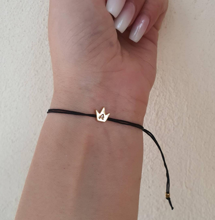 Bratara coronita placata cu aur personalizata, gravata cu initiala, cu snur ajustabil macrame [5]