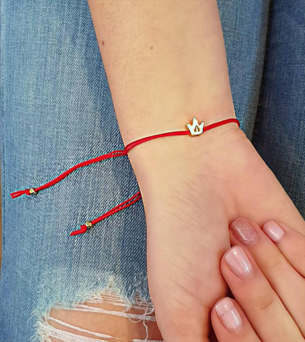 Bratara coronita placata cu aur personalizata, gravata cu initiala, cu snur ajustabil macrame [6]