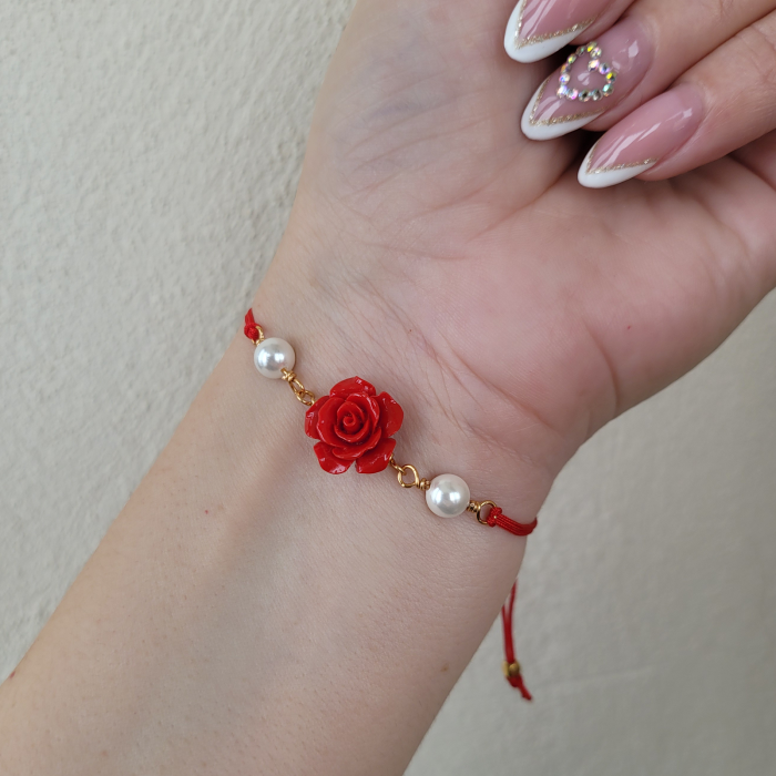 Bratara martisor cu perle shell pearl albe si coral rosu [2]