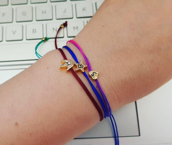 Bratara inimioara placata cu aur personalizata, gravata cu initiala, cu snur ajustabil macrame [7]