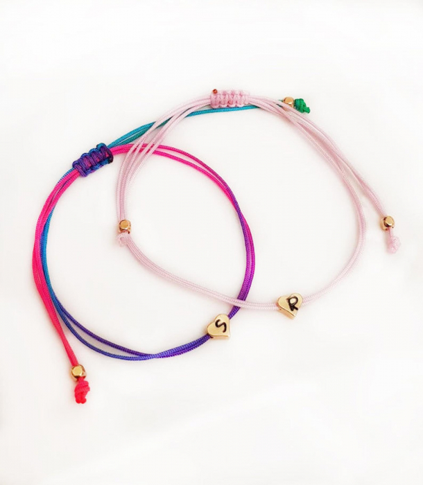 Bratara inimioara placata cu aur personalizata, gravata cu initiala, cu snur ajustabil macrame [8]