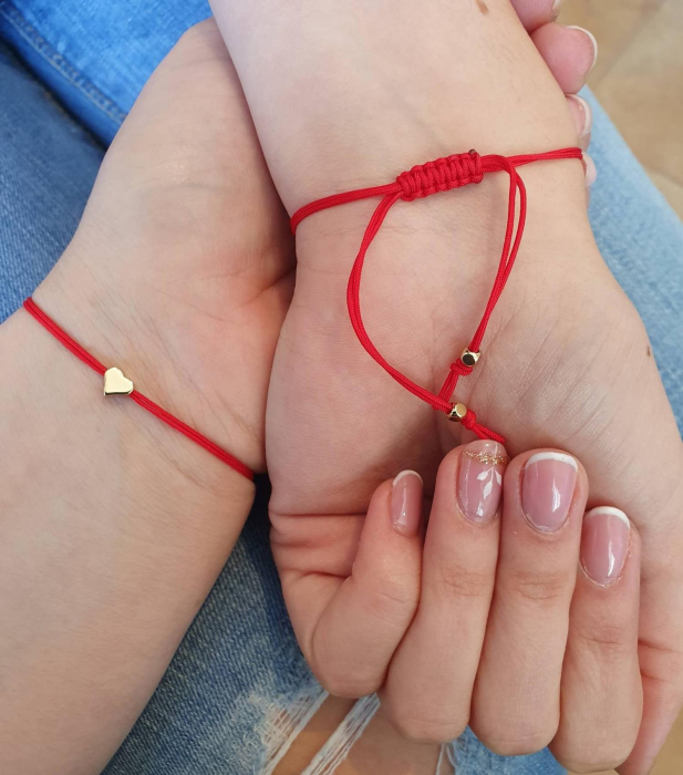Bratara inimioara placata cu aur cu snur ajustabil cu inchidere macrame. [7]