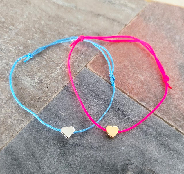 Bratara martisor cu charm inimioara placata cu aur de 18K cu snur rosu [5]