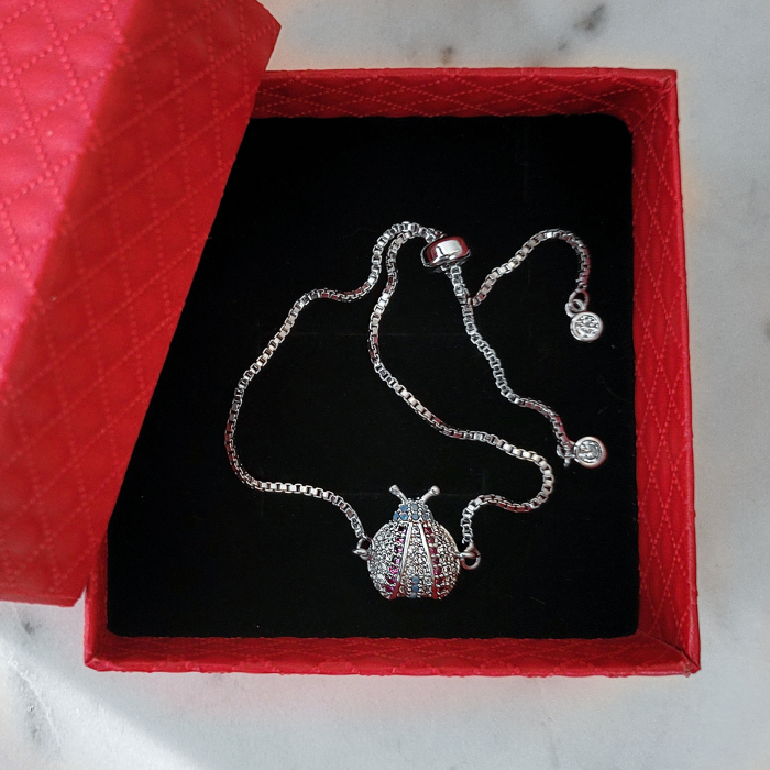 Bratara Martisor buburuza, placat cu platina, decorata cu cristale Cubic Zirconia [4]