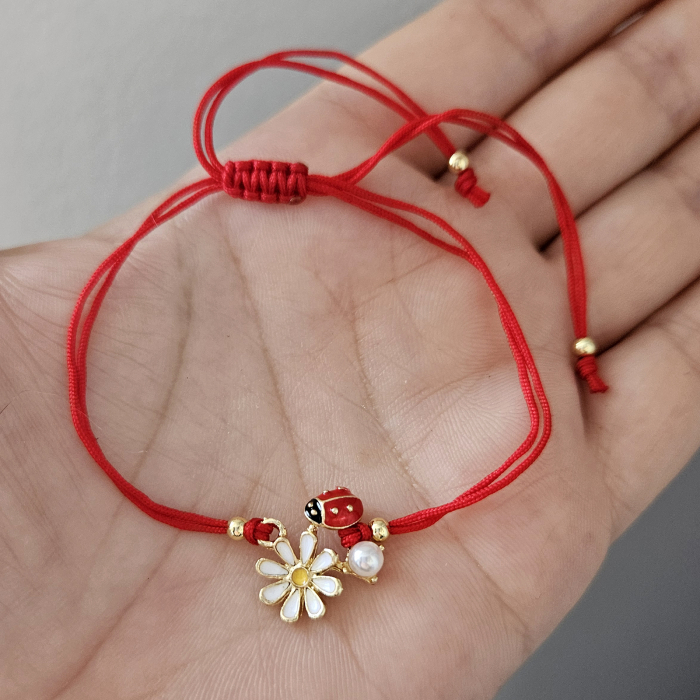 Bratara Martisor cu buburuza floare emailata si perluta, snur rosu macrame [3]