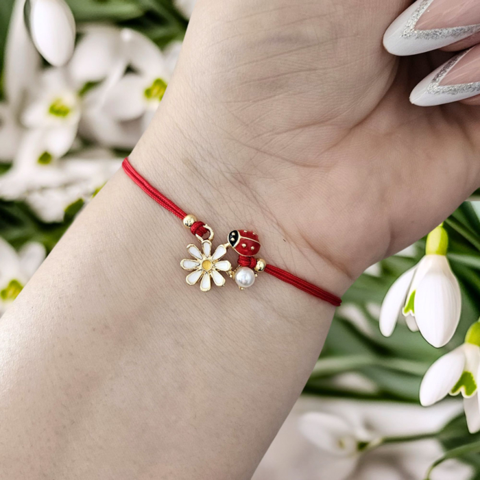 Bratara Martisor cu buburuza floare emailata si perluta, snur rosu macrame [2]