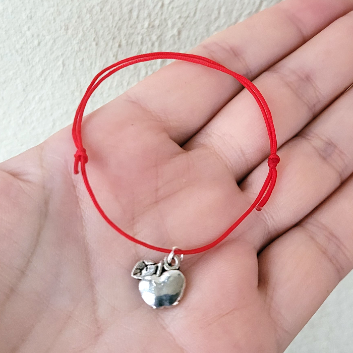 Bratara Martisor cu charm mar argintiu, cu snur ajustabil [6]