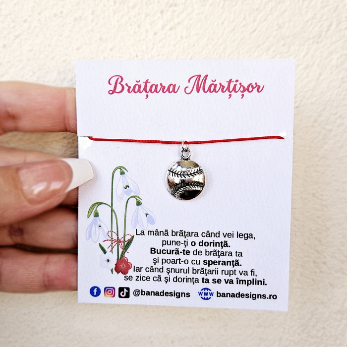 Bratara Martisor cu charm minge de baseball si snur rosu ajustabil [3]