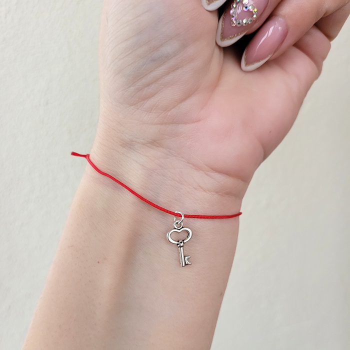 Bratara Martisor cu cheita, cu snur rosu ajustabil [4]
