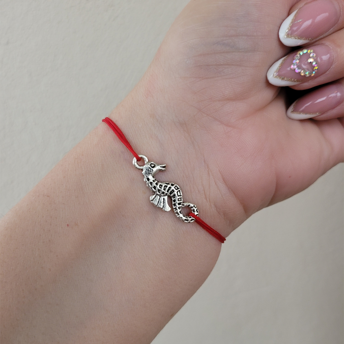 Bratara Martisor cu calut de mare si snur ajustabil rosu [3]