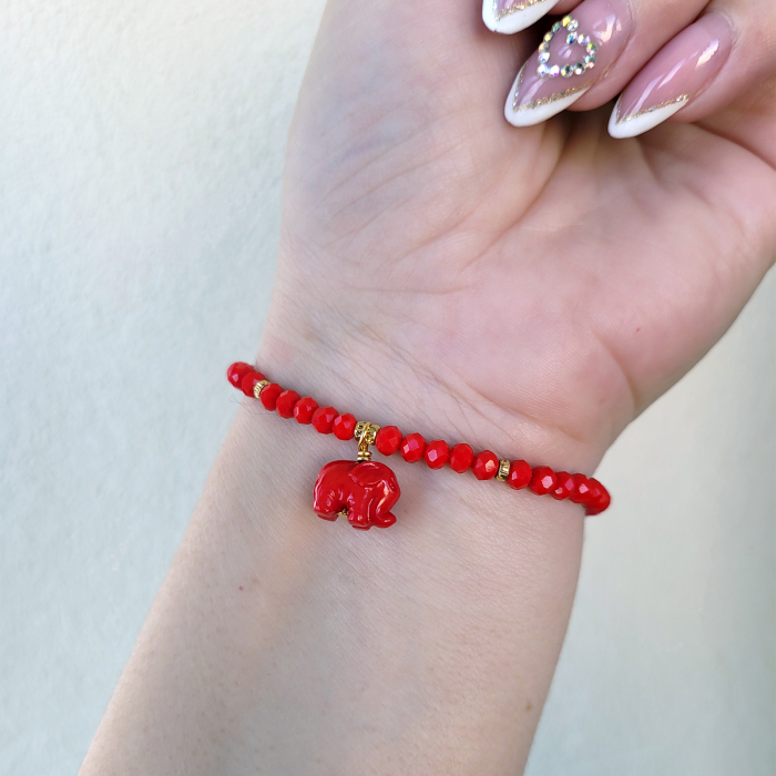 Bratara Martisor elefant coral, cristale rosii si margele texturate placate cu aur de 18K [3]