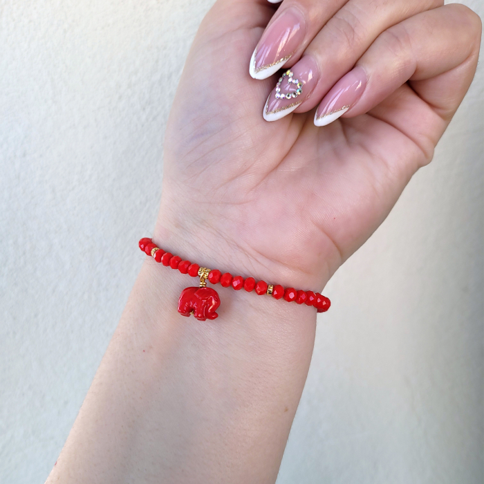 Bratara Martisor elefant coral, cristale rosii si margele texturate placate cu aur de 18K [4]