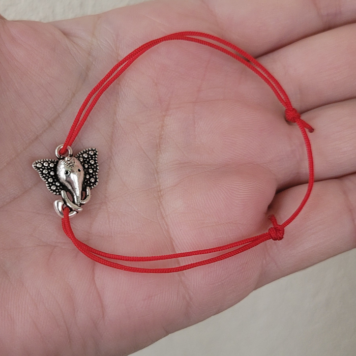 Bratara Martisor cu elefant cu trompa in sus si snur ajustabil rosu [7]