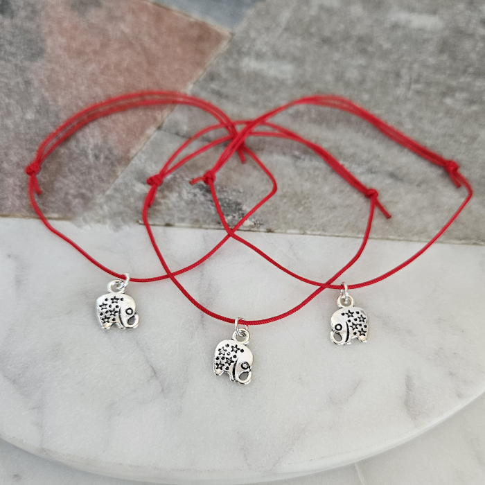 Bratara Martisor cu elefantel dragalas, snur rosu ajustabil [3]