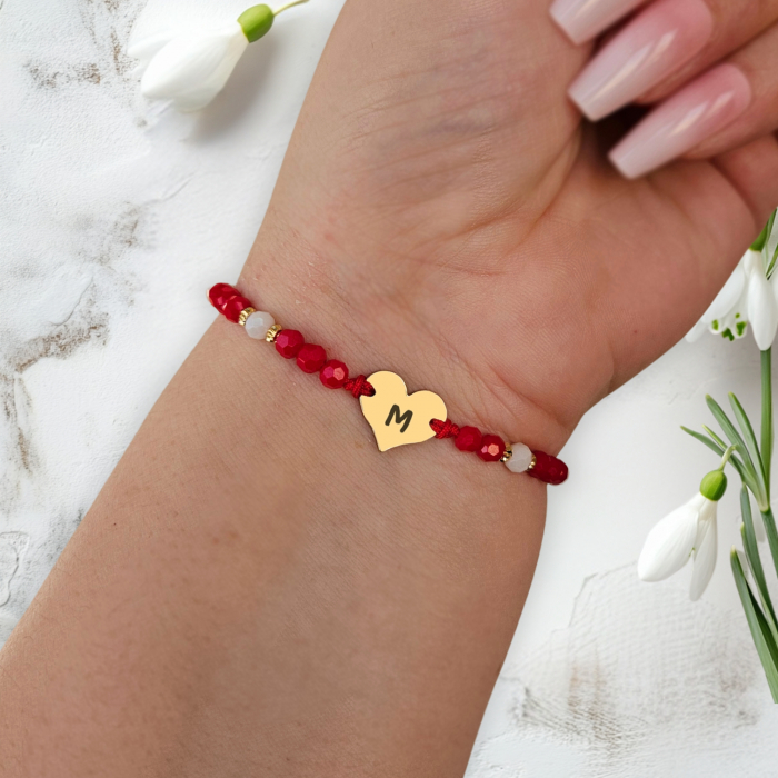 Bratara martisor cu inimioara cu initiala, cristale rosii si margele texturate placate cu aur de 18K [2]