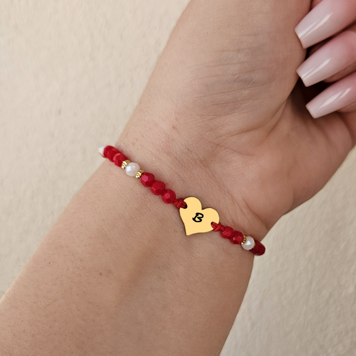 Bratara martisor cu inimioara cu initiala, cristale rosii si margele texturate placate cu aur de 18K [5]