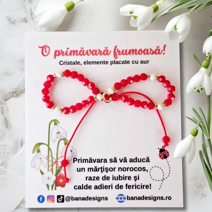 Bratara martisor cu initiala cristale rosii si margele texturate placate cu aur de 18K [2]