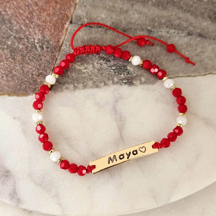 Bratara martisor cu placuta cu nume cristale rosii si margele texturate placate cu aur de 18K [2]