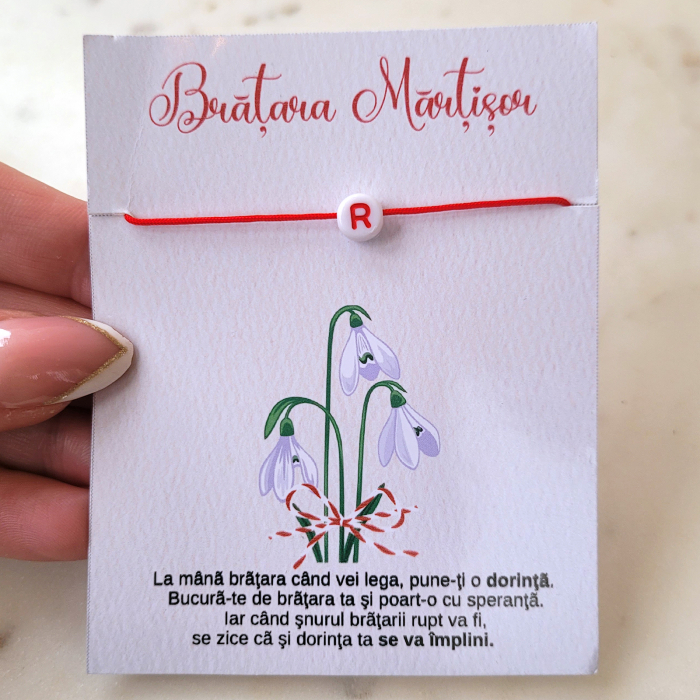Bratara Martisor cu initiala rosie si snur ajustabil rosu [3]