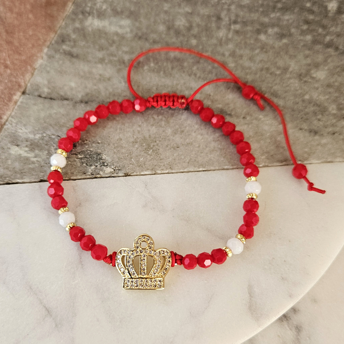 Bratara martisor coronita, cristale rosii si margele texturate placate cu aur de 18K [3]