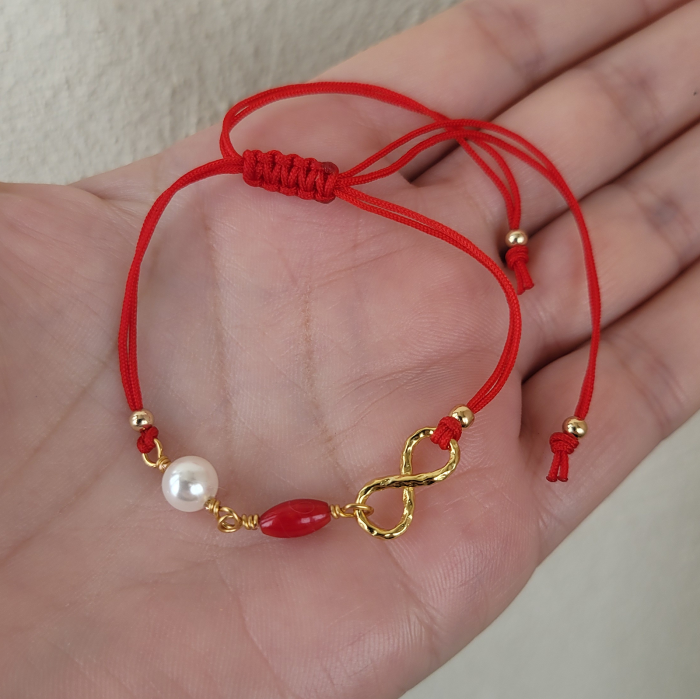 Bratara Martisor cu perla shell pearl alba, coral rosu si infinit placat cu aur [2]