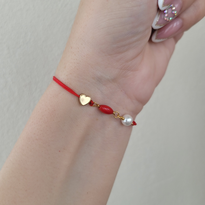 Bratara Martisor cu perle de cultura albe, coral rosu si inimioara placata cu aur de 18K [4]